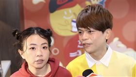 蔡阿嘎（右）與二伯露面（圖／記者鄭孟晃攝）