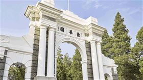 中國北京清華大學。圖為北京清大的「二校門」，上頭寫著「清華園」。（圖／翻攝自北京清大官網）