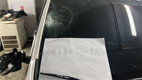 歌手邱軍去年12月27日開車撞到2名排班計程車司機後逃逸，事隔2天後才到案，他辯稱以為撞到石頭，沒有酒駕。警方循線追查，邱軍肇事後即把車輛開到北市內湖區一家車廠維修，不料因年底保修車輛爆滿，警方到車廠扣車時車輛尚未維修，肇事車右前擋風玻璃碎裂、右後照鏡毀損斷裂，因此懷疑邱軍企圖滅證。