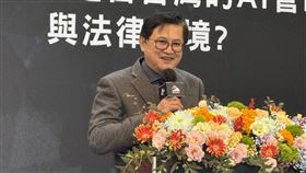童子賢：AI發展迅速 需基本法規範引導和碩董事長童子賢8日以台灣玉山科技協會理事長身分，出席「如何建構適合台灣的AI管制與法律環境」論壇表示，由於人工智慧（AI）技術發展迅速，可能影響各領域，需要制定基本法來規範和引導。中央社記者吳家豪攝  114年1月8日