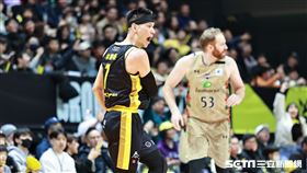 ▲東亞超級籃球聯賽，新北國王林書豪投進三分球後怒吼。（圖／記者劉彥池攝影）