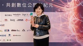 楊貴媚獲頒華文公關獎「年度台灣正面形象影響力人物獎」。（圖／華文公關獎提供）