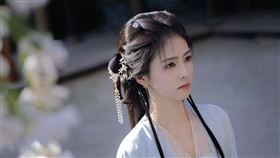 白鹿飾演立志修仙的將軍之女。（圖／iQIYI愛奇藝國際版提供）