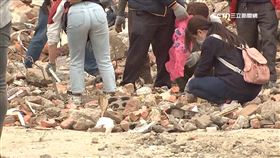 瓦礫堆中尋家當難度高! 受災戶嘆:浪費時間