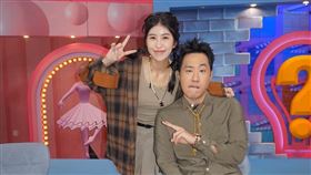 余祥銓（右）2023年6月與柔柔登記結婚，並育有愛女「小元寶」。（圖／翻攝臉書）