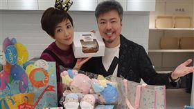 寇乃馨瘋狂收集知名的「雙星仙子KikiLala」，(右)為黃國倫。(圖／寇乃馨提供）