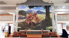 大林慈濟大壁畫創作爭議  醫院標示說明原創身分近來大林慈濟醫院「佛陀問病圖」爆發創作爭議，院方8日發布聲明表示，將於「佛陀問病圖」壁畫前標示製作原由，說明李健儀為繪製此圖像原創作者身分。（大林慈濟醫院提供）中央社記者黃國芳傳真  114年1月8日