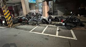 狗,新北,新莊,失控,連撞,機車