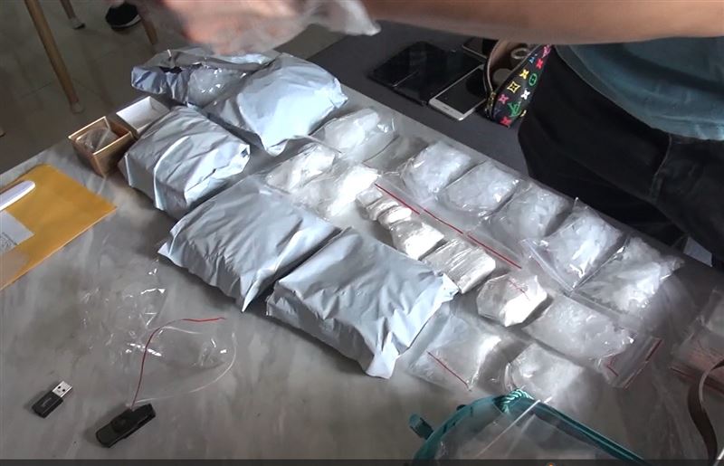 台中一對毒鴛鴦毒癮發作時，竟在5歲孩童面前直接吸毒，導致孩童體內殘留高劑量安非他命、海洛因。(圖／資料照非新聞當事人)