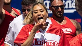 紐約一名女子吃熱夠破了金氏紀錄。