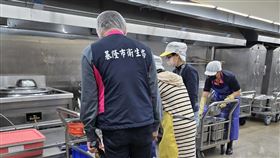 基隆成功國小19師生嘔吐  初判非食物中毒基隆市成功國小2年級某班級有18名學生及1名老師陸續出現發燒、嘔吐等症狀，經衛生局疫調後，初步排除營養午餐引起食物中毒，但為求謹慎，衛生局已採集營養午餐留樣及廚房刀具等檢體送驗。（基隆市衛生局提供）中央社記者王朝鈺傳真  114年1月9日