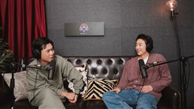 黃迪揚（左）上張懷秋Podcast自揭轉型暗黑史。（圖／犢影制作、有意思國際傳播提供）
