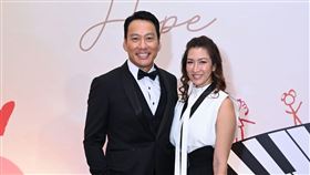 艾力克斯和妻子李詠嫻。（圖／翻攝自艾力克斯臉書）