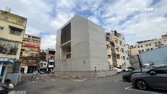 神秘建築門深鎖　原來是捷運站「通風井」