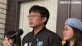 ▲民眾黨團記者會立委黃國昌(中)等八黨籍立委拉橫幅諷民進黨只會釋憲（圖／記者陳怡潔攝影）