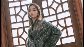 侯佩岑近期擔任婚姻實境節目的主持人。（圖／翻攝自微博）