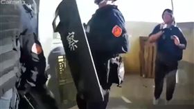 彰化人，每天被詐騙1千萬，警連破2道門攻堅，破詐團據點逮5車手，鹿港(圖／翻攝畫面)