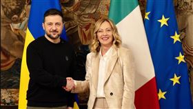 義大利總理梅洛尼會晤澤倫斯基義大利總理梅洛尼（右）9日會晤烏克蘭總統澤倫斯基（左），她強調義大利將全面支持烏克蘭正當防禦，促成公正持久的和平。（義大利總理府提供）中央社記者黃雅詩羅馬傳真 114年1月10日