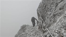 追雪爬山　（圖／三立新聞台）
