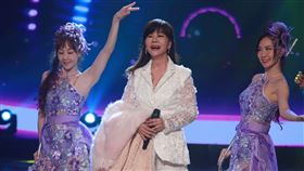 龍千玉上節目開唱。（圖／民視提供）