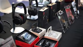 1MORE萬魔今年再度參展CES 2025，攜AI眼鏡、AI耳機等各式產品登場。