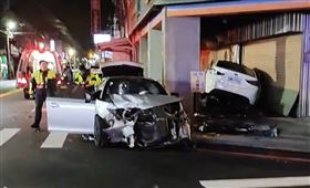 台中、大肚、酒駕、轎車、騎樓、衝撞、車禍