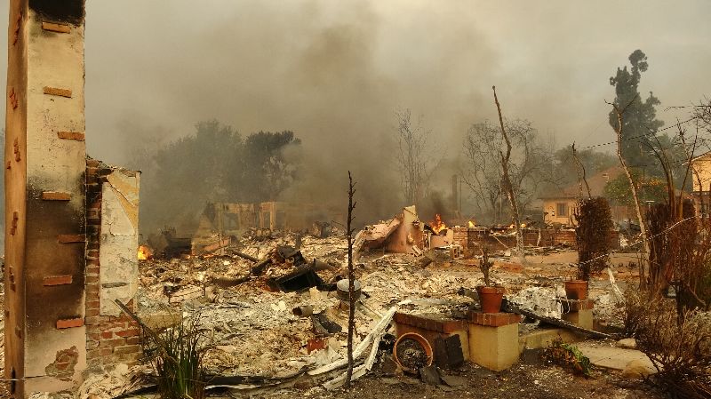 加州野火再發疏散令　威脅蓋提中心等地