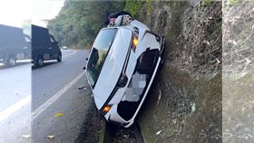 武嶺,追雪,台14線,自撞,車禍,翻車（圖／翻攝畫面）