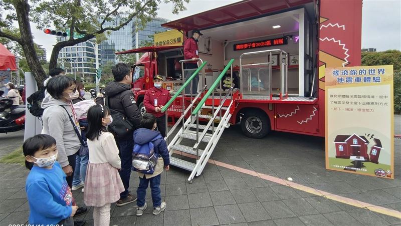 新北消防節提早登場　民眾體驗實境防災