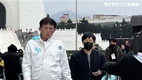 ▲民眾黨於自由廣場舉行【111拒絕綠色威權 還我司法正義】集會活動，代理主席黃國昌抵達（圖／記者陳怡潔攝影）