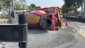 台78,水泥車,擦撞,車禍,翻覆,水泥（圖／翻攝畫面）
