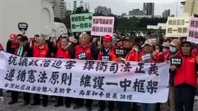民眾黨遊行驚見挺「一中框架」　團體拉布條喊：抗議政治迫害