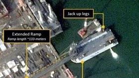 美軍軍聞網站「Naval News」月前報導，中國大陸突然建造至少五艘適於登陸台灣的駁船，按衛星照可知，此船能自船艏架設異常長度的棧橋越過沙灘地障，將大量坦克直接卸載到台灣道路上。圖/取自呂禮詩臉書網頁；來源/ALLSOURCE ANALYSIS