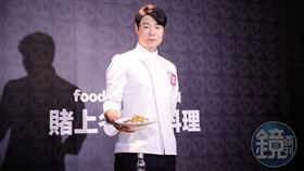 韓國知名主廚崔鉉碩端出他的著名料理「蒜香蛤蠣義大利麵」。（圖／翻攝自鏡週刊）