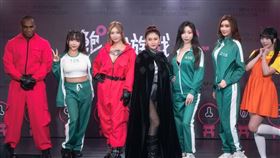 Rae Lil Black偕同黑人男優Aaron Rock強強聯手台灣人氣女優夏晴子、孟若羽、艾熙及新加坡DJ蘇櫻花、日本AV女優蘭蘭。（圖／麻豆傳媒提供，同下）

