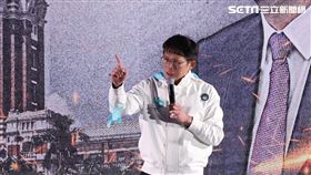 ▲111釘孤枝集會民眾黨公職出席黃國昌致詞還用英文表達訴求（圖／記者鄭孟晃攝影）