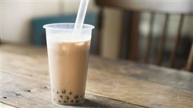 腎臟科醫師洪永祥指出，含糖手搖飲的危害比罐裝飲料更大。（示意圖／photoAC）