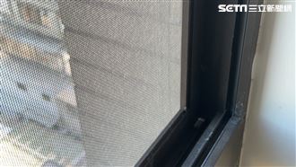 洗紗窗免拆！她用2便宜神物：乾淨不濕身