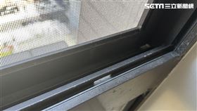 紗窗,窗戶,灰塵。