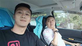 彰化員林市長游振雄（右）1月11日清晨疑肺癌過世，享壽63歲；其兒子游筑凱（左）在個人臉書寫下給父親的一封信悼念。（圖／翻攝自游筑凱臉書）