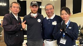 慈濟志工援助洛杉磯野火  巧遇哈利王子英國哈利王子（左2）10日赴災民收容中心探視洛杉磯野火災民，與美國慈濟志工張天駿（右2）、邢敏（左1）、張慧綺（右1）合影。（張天駿提供）中央社記者林宏翰洛杉磯傳真  114年1月12日