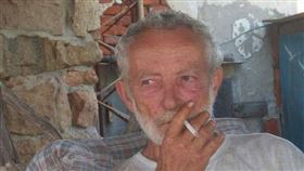 義大利老翁莫蘭迪在地中海小島獨居32年，回歸社會3年去世，享壽85歲。（圖／翻攝自Mauro Morandi臉書）