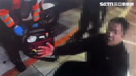 北市尚男到髮廊催討債務，與設計師及男客大打出手。（圖／翻攝畫面）