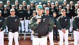 ▲台鋼雄鷹2025年春訓開訓典禮，洪一中總教練勉勵全隊。（圖／記者劉彥池攝影）