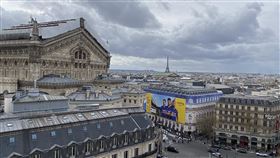 巴黎住房難  人口連年流失據上個月公布的人口普查，巴黎居民不斷出逃，到郊區尋找更大空間，11年流失6%。巴黎人口密度歐洲之最，房價高，缺乏適合家庭的大面積住房，且觀光短租暴增，加劇居住困境。中央社記者曾婷瑄巴黎攝  114年1月13日