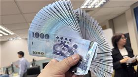 ▲過去支撐新台幣主力之一是靠出口商拋匯，但從新台幣這波走貶中，量能並未放大，顯示出口商多偏觀望。口商多偏觀望。（圖／師瑞德）
