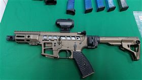 火拼,毒品,毒蟲,通緝