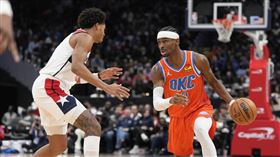 ▲雷霆亞歷山大（Shai Gilgeous-Alexander）達成生涯1萬分里程碑。（圖／美聯社／達志影像）