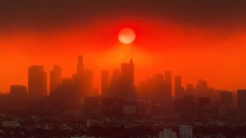 影／像末日！洛杉磯大火後見「橘紅日出」