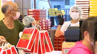 年節蛋黃酥一顆破百元　人氣餅店接連漲